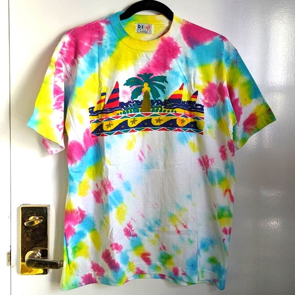 Le Deco Shirts by Artwork Tops - Philippines Souvenir Tie-dyed Rainbow T-shirt Palm Tree Pink Blue Yellow White